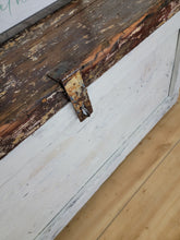 Load image into Gallery viewer, Rustic White Trunk
