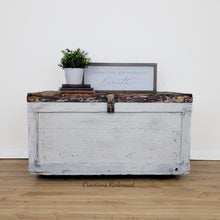 Load image into Gallery viewer, Rustic White Trunk
